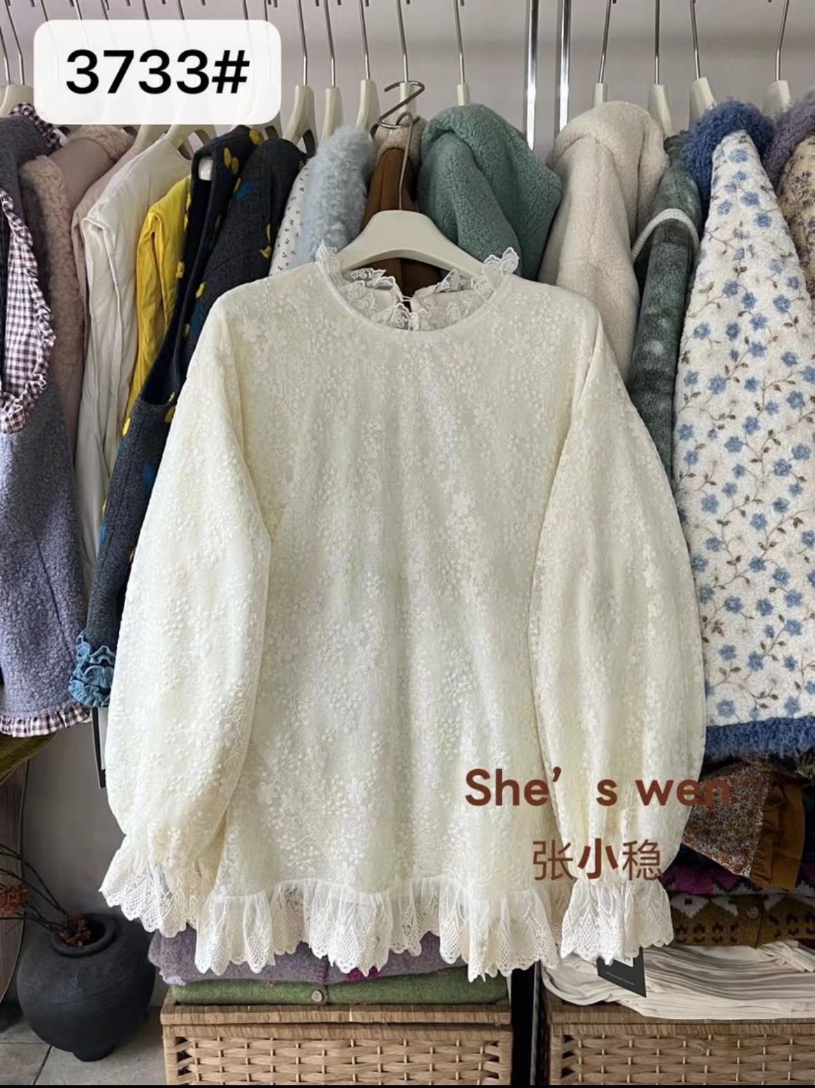 米多多 ZXW-3733-加绒蕾丝打底上衣