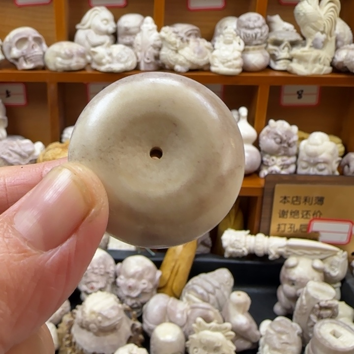 向***生非金属配饰鹿角雕刻一个