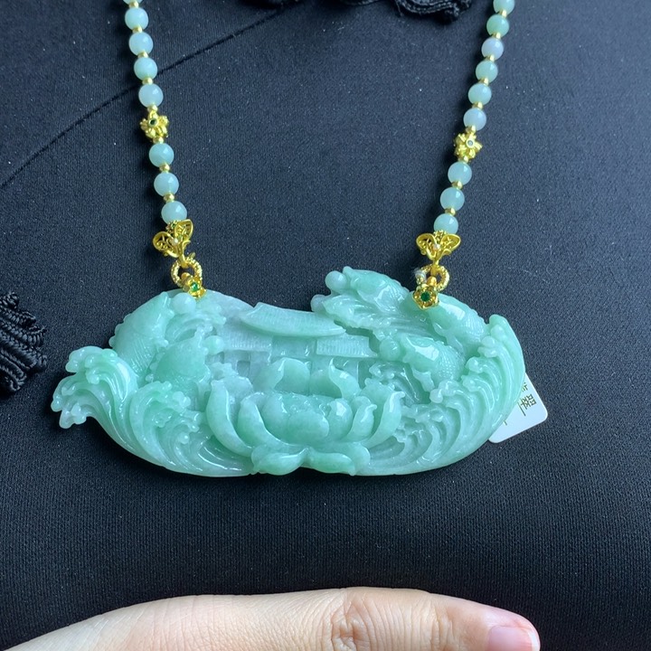 翡翠未镶嵌颈饰翡翠