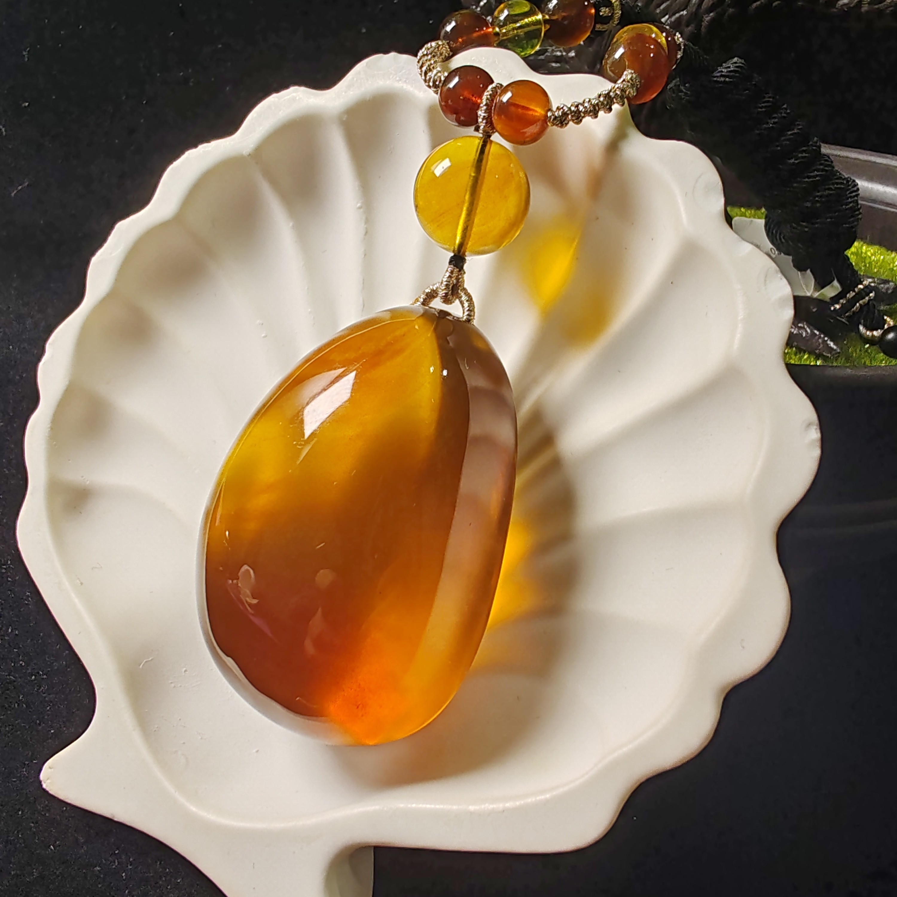 天然灵草珀水滴吊坠