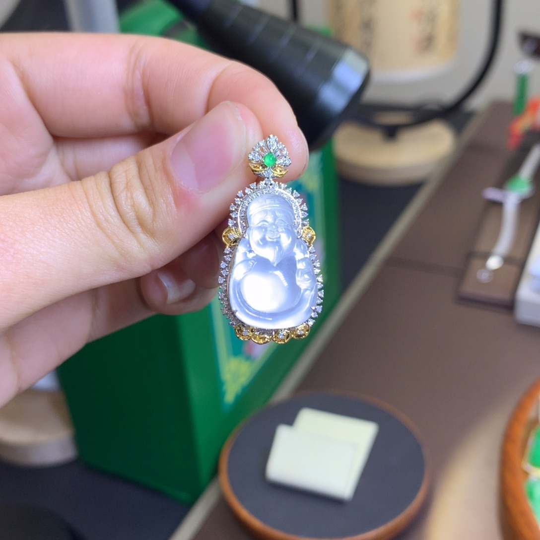 翡翠颈饰18K金镶嵌翡翠