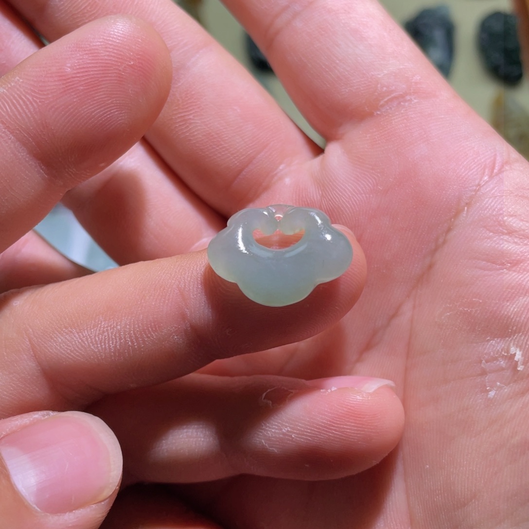 翡翠颈饰未镶嵌如意头