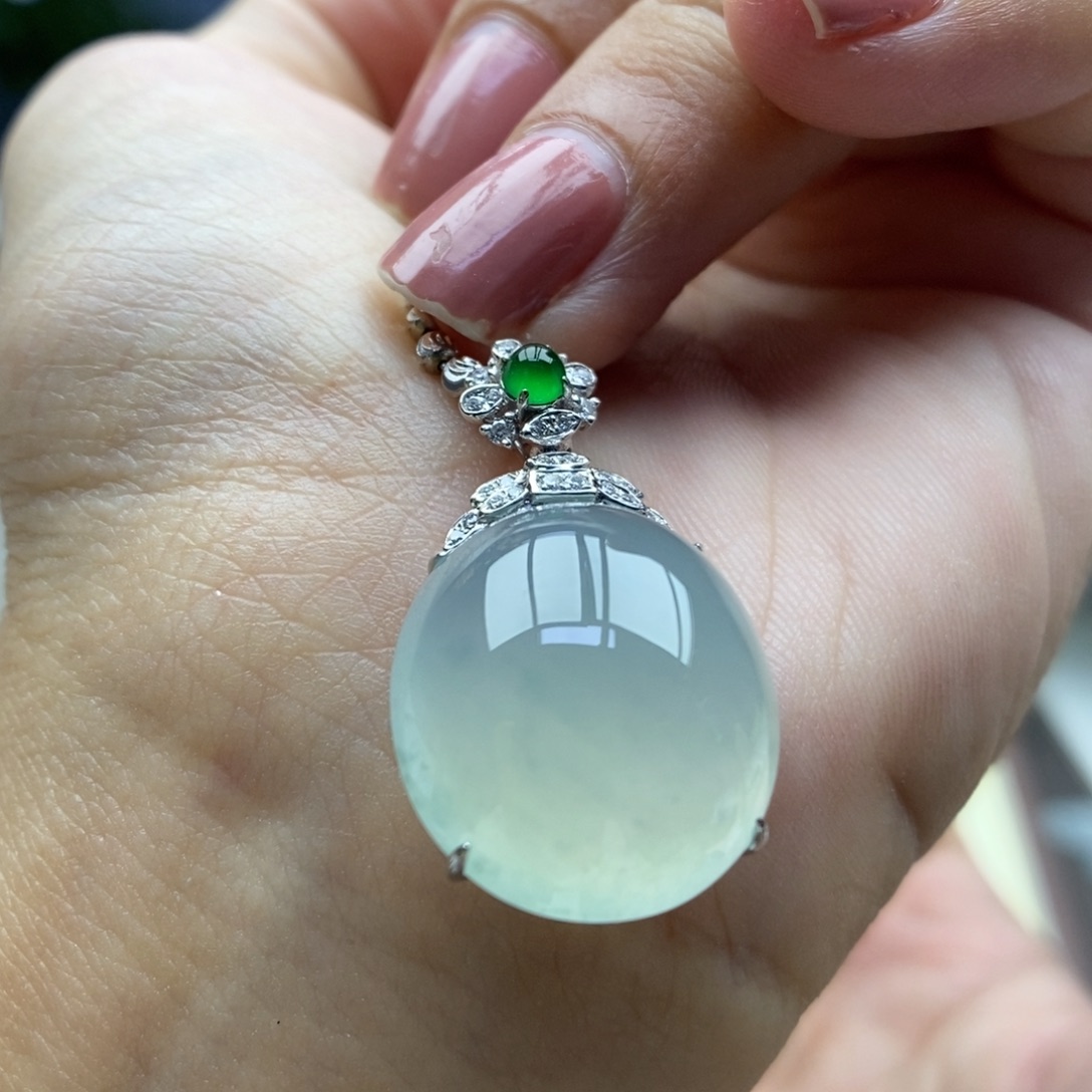 颈饰18K金镶嵌翡翠吊坠15