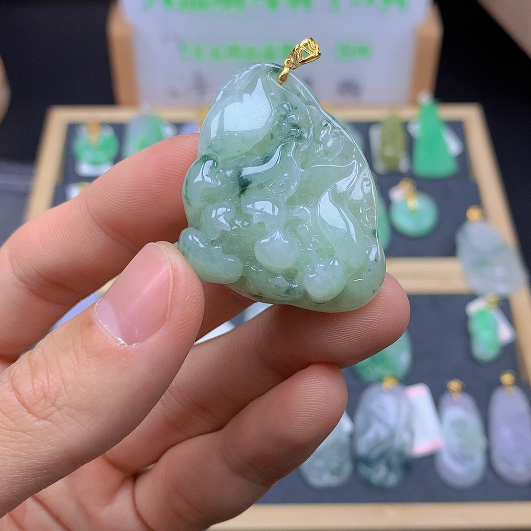 翡翠颈饰18K金镶嵌翡翠