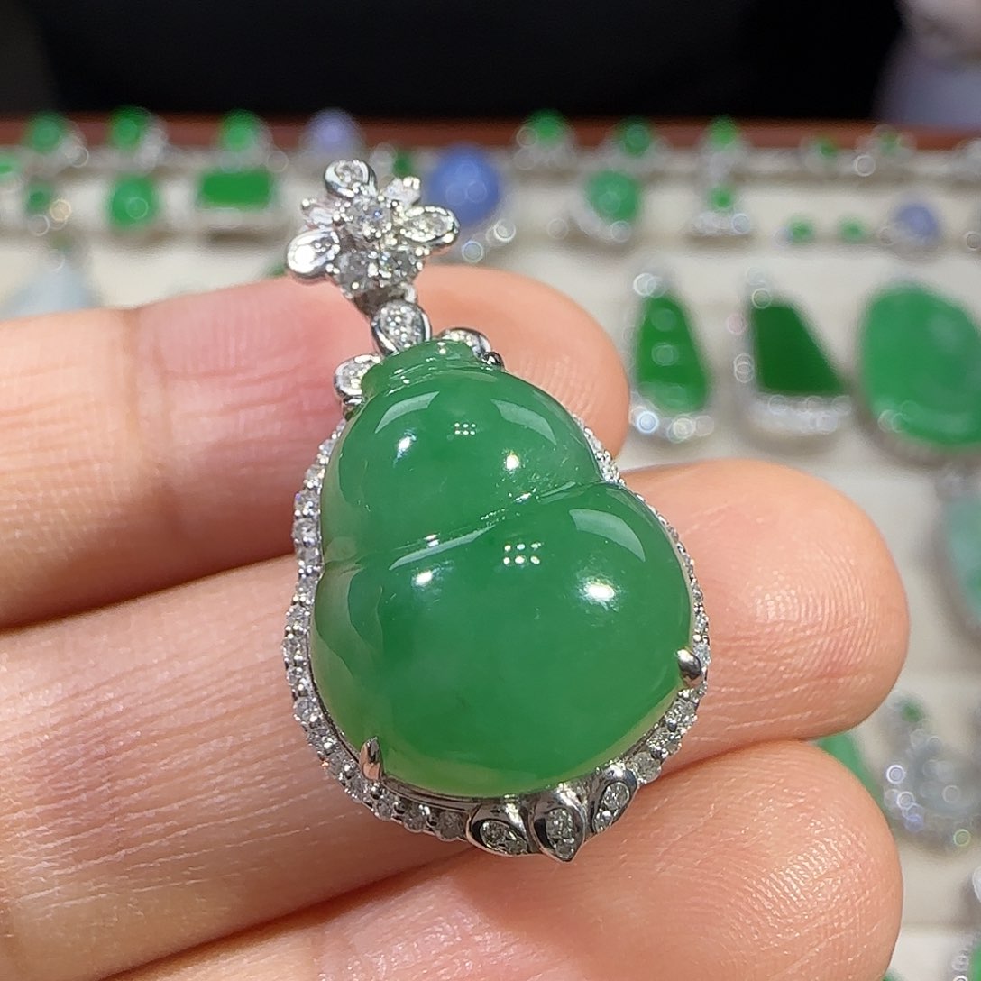 翡翠吊坠(不含链)18K金镶嵌