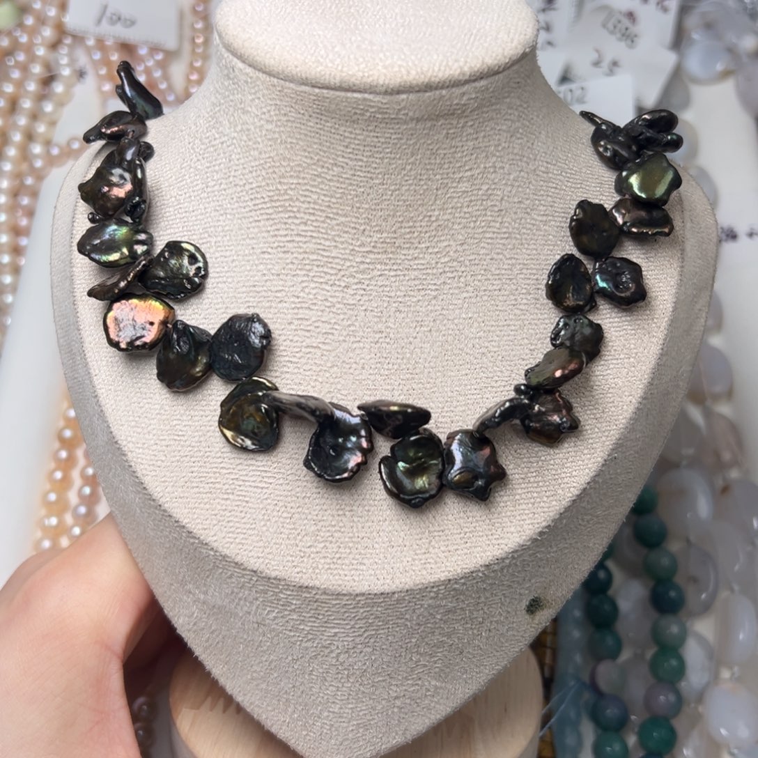 玛瑙/玉髓合金珠宝半成品L605。天然黑蝶异形珍珠一条