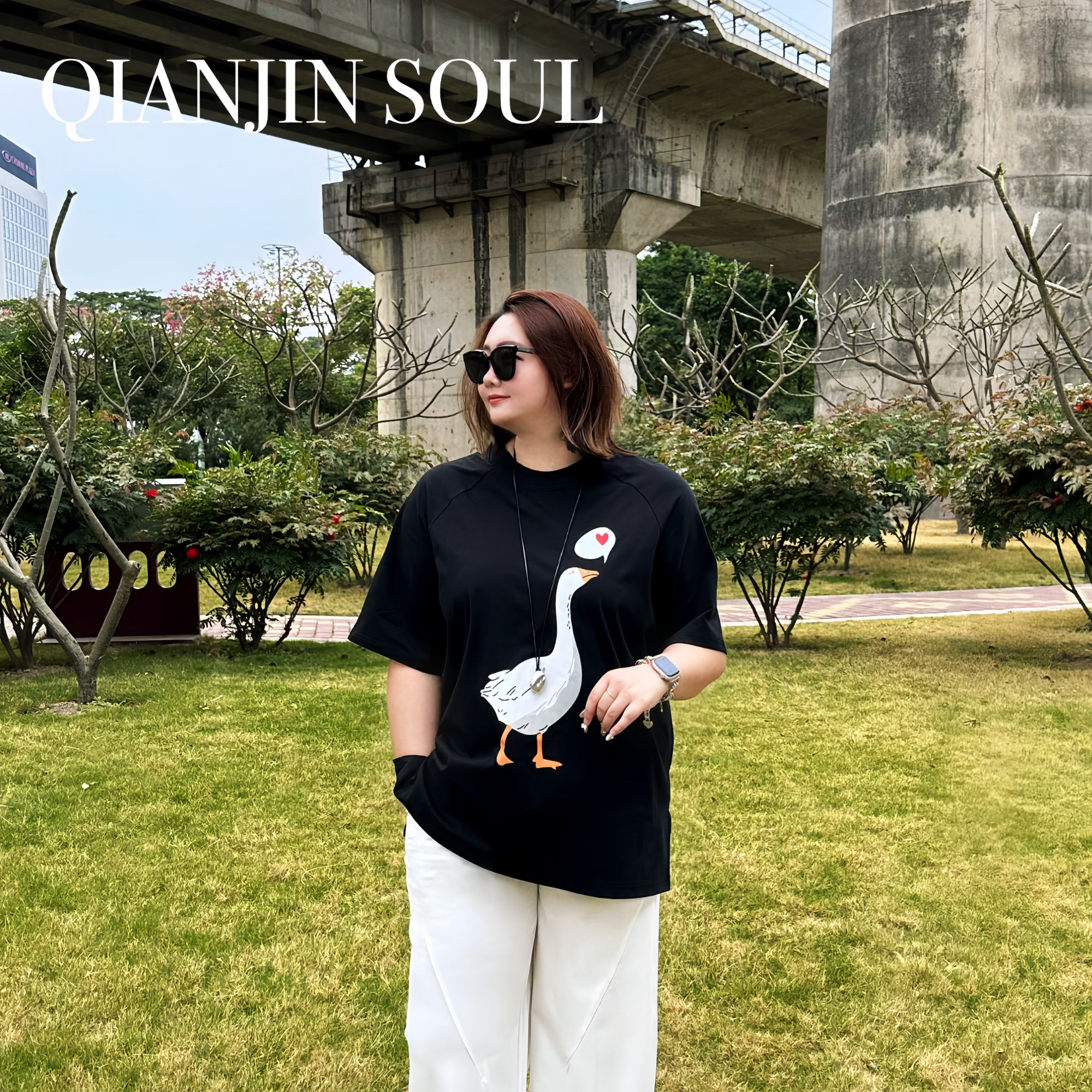 芊金SOUL女装大码潮流宽松百搭春夏薄款大鹅索罗纳上衣T5008