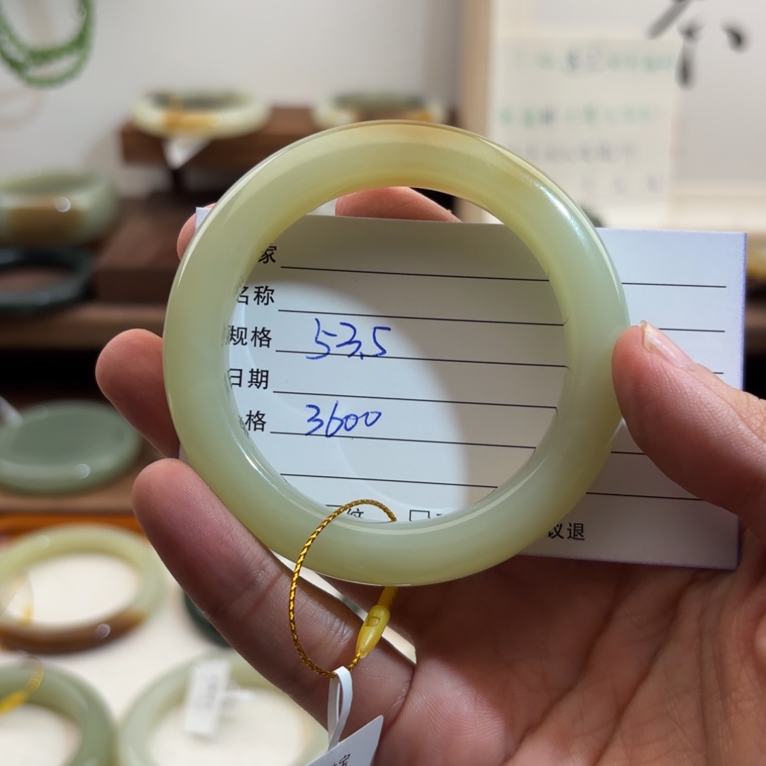 和田玉（糖玉）手镯未镶嵌失*?