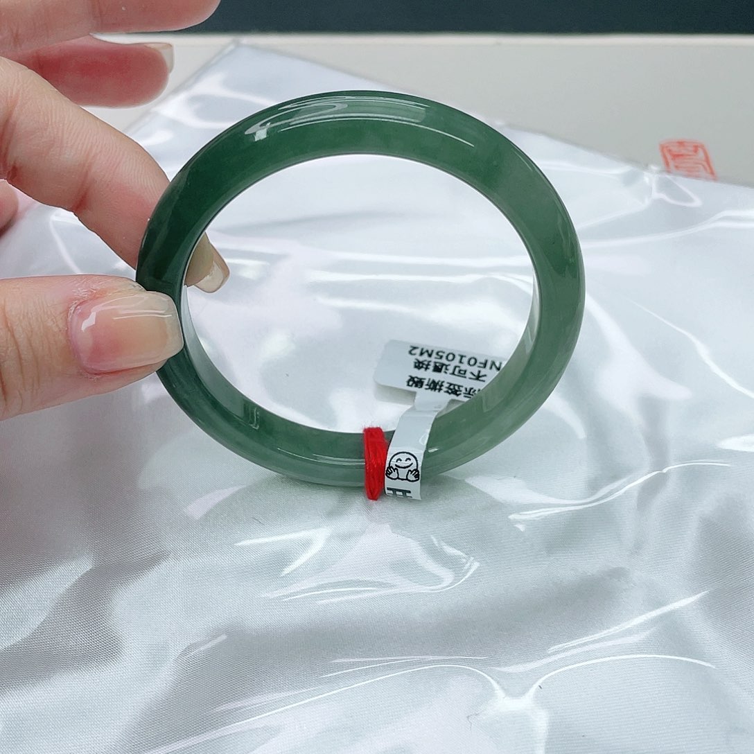 翡翠手镯未镶嵌正55