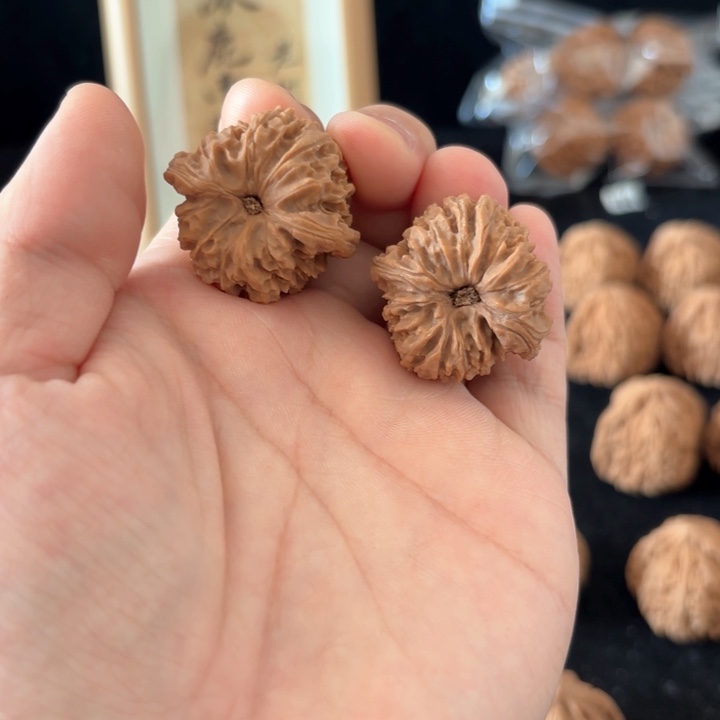 文玩核桃吊坠是***呀南将