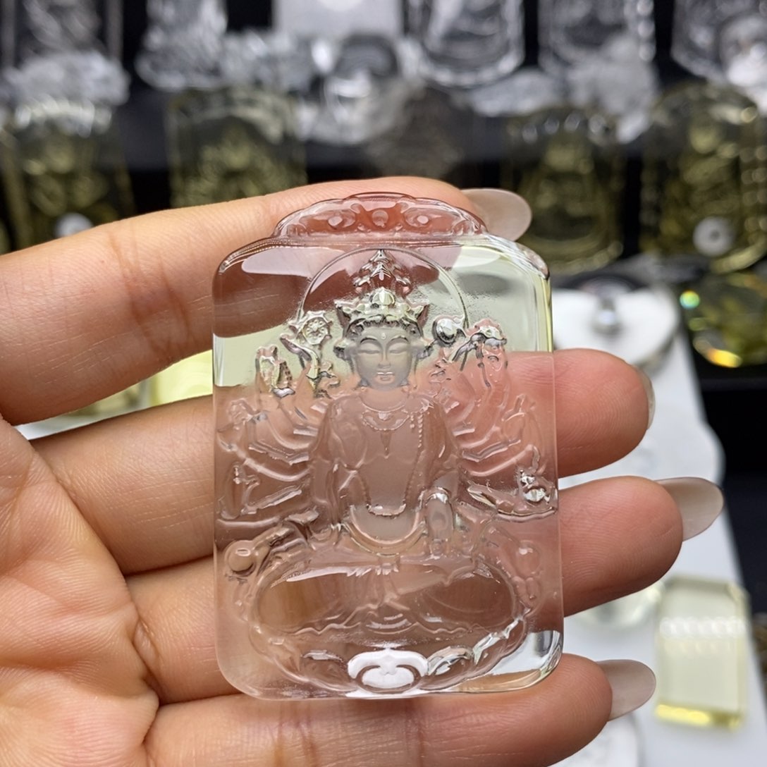 未镶嵌颈饰水晶是**吖