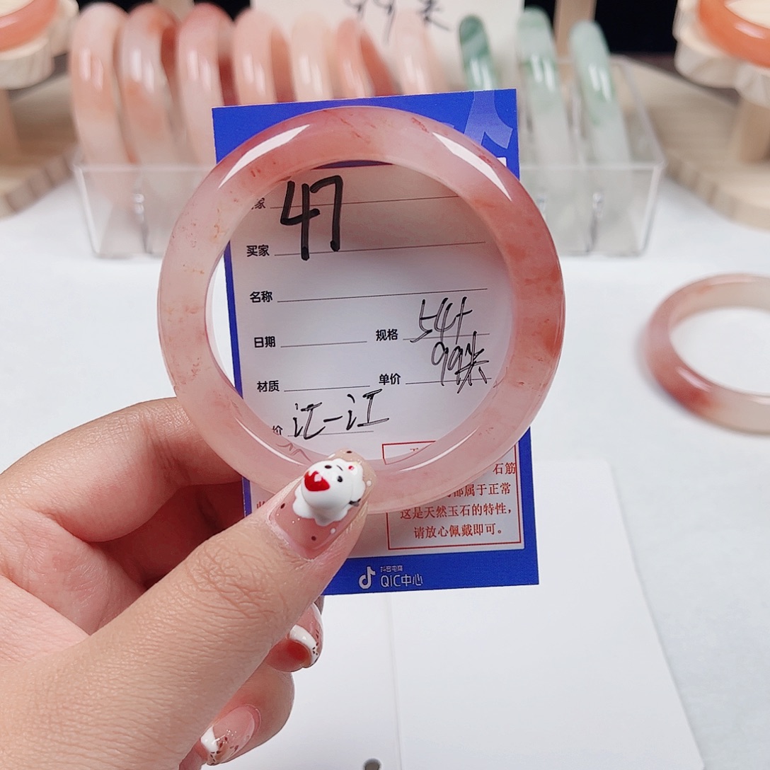 江***江石英质玉未镶嵌手镯