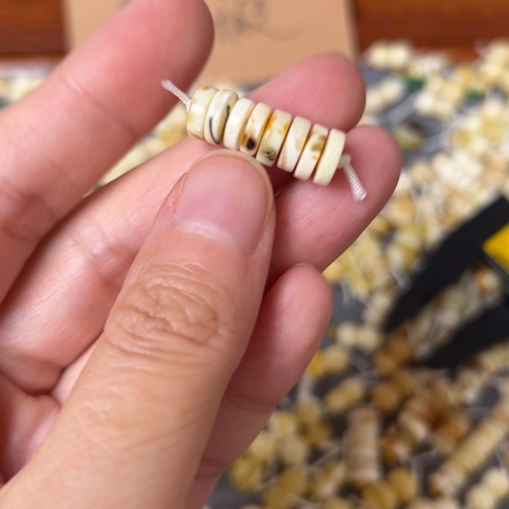 蜜蜡未镶嵌裸石7.8mm一组