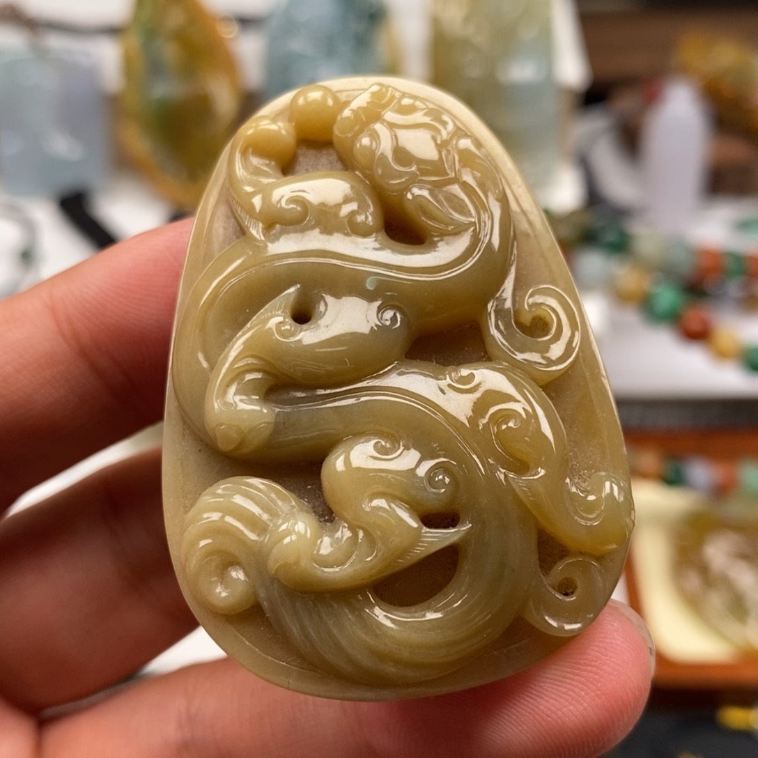 翡翠颈饰未镶嵌缅甸天然翡翠仿古龙牌