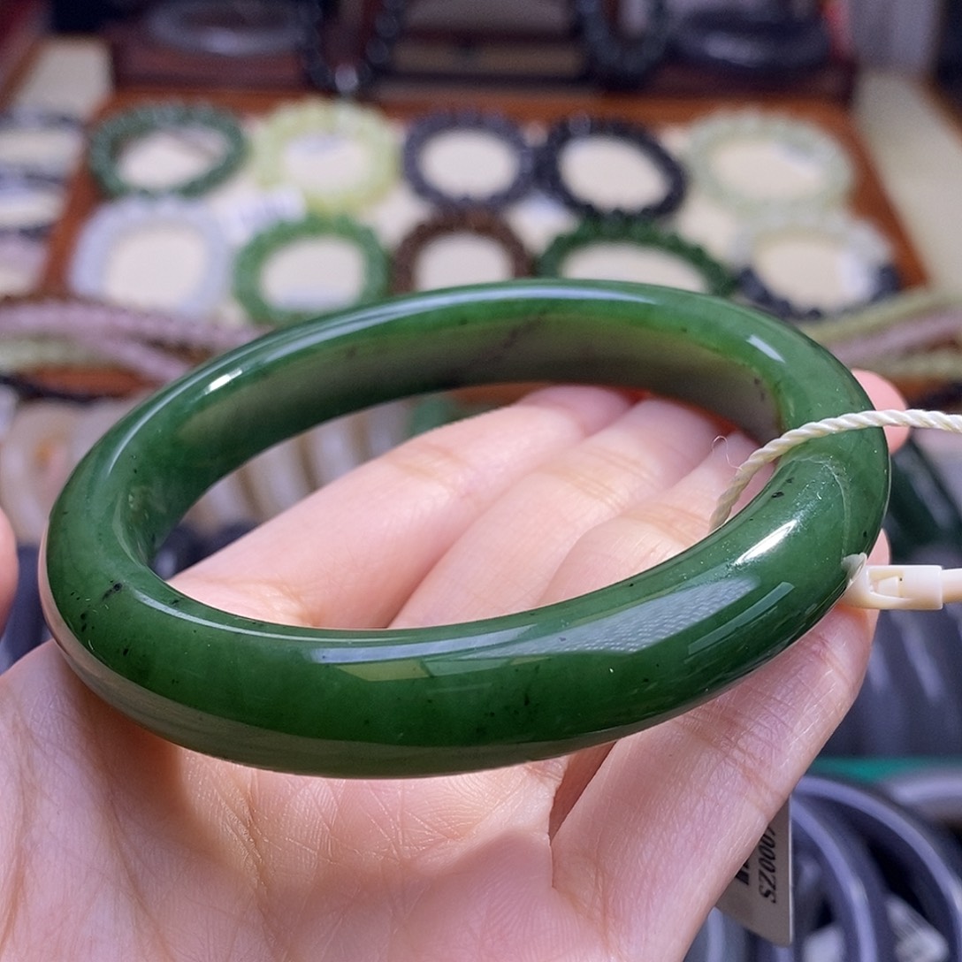 颈饰未镶嵌和田玉59毕业级老矿料碧玉满色手镯