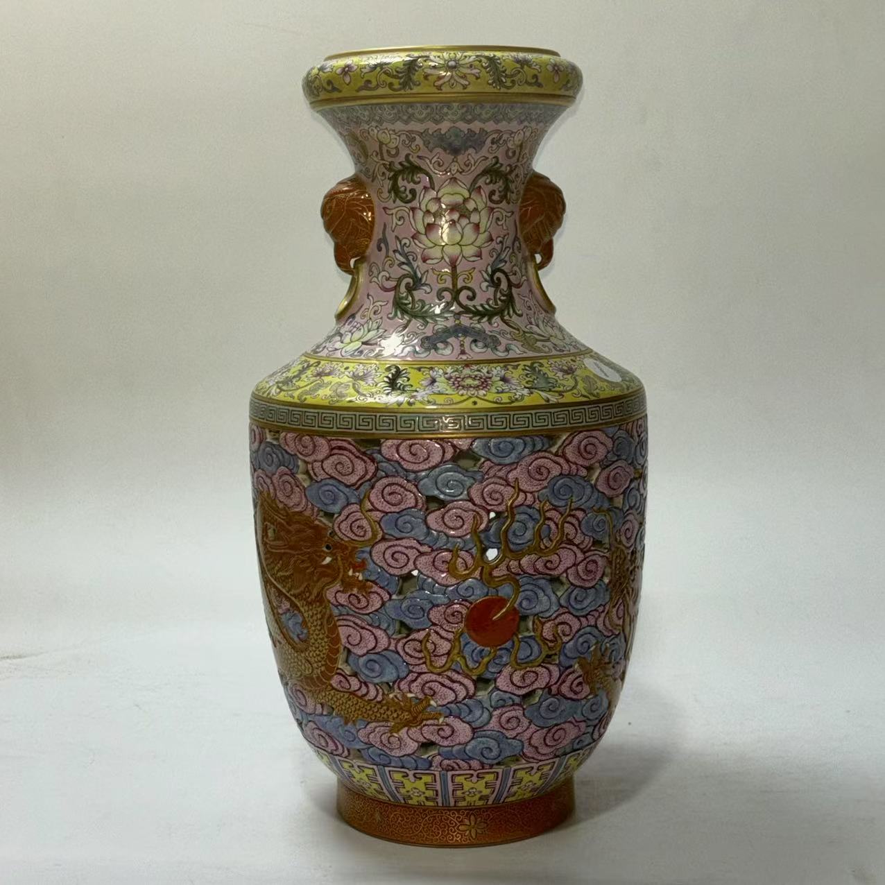 珐琅彩金地雕刻双龙戏珠图兽耳瓶JD2501-239