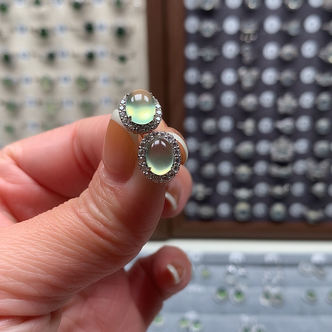 M***r蛇纹石玉银S925镶嵌耳钉