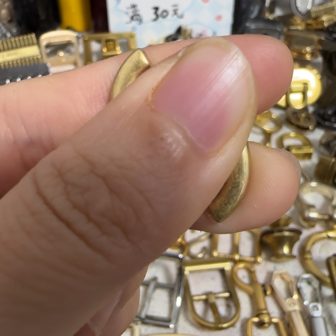 小香2.5宽螺丝标10元4个.