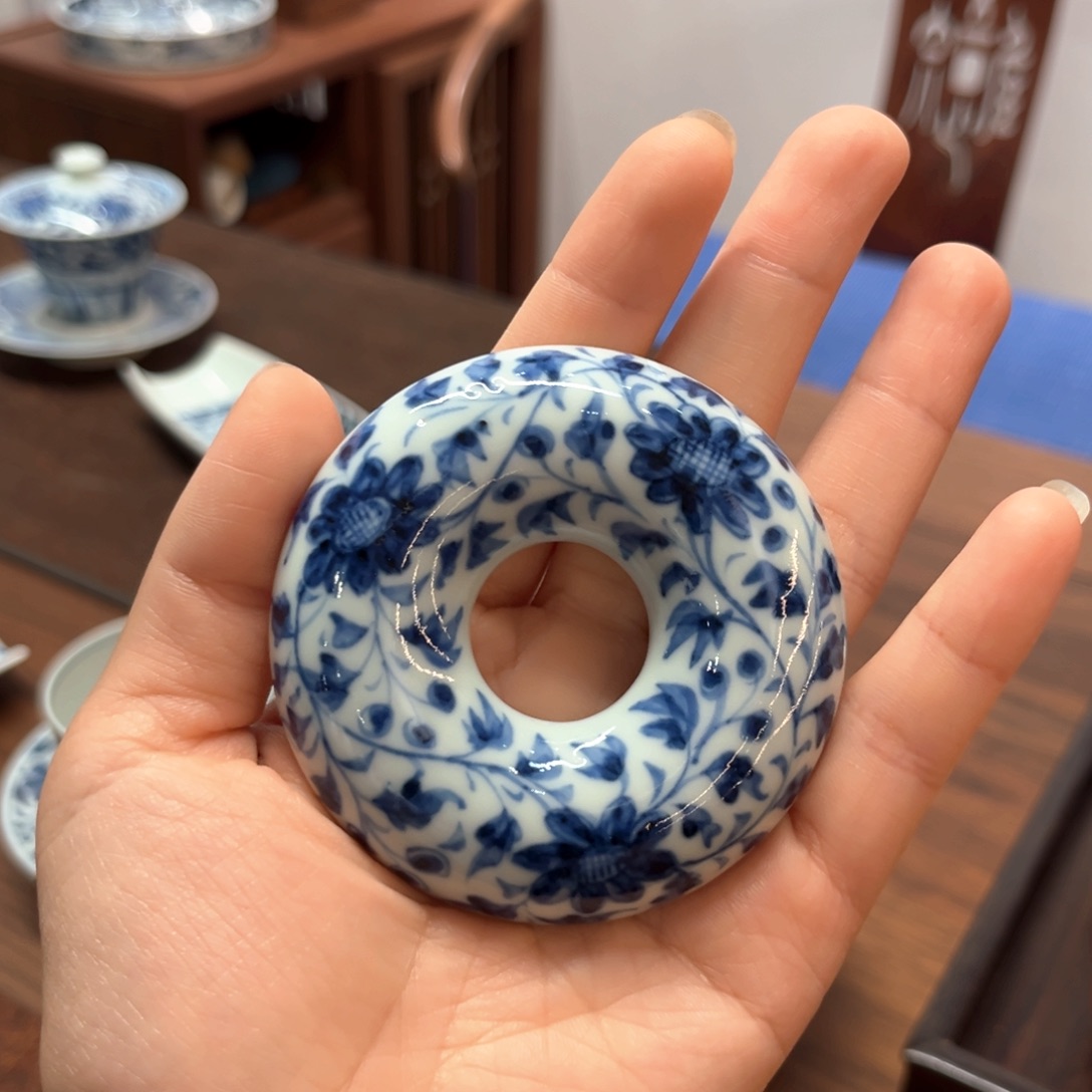 M***g青花缠枝扁菊盖置