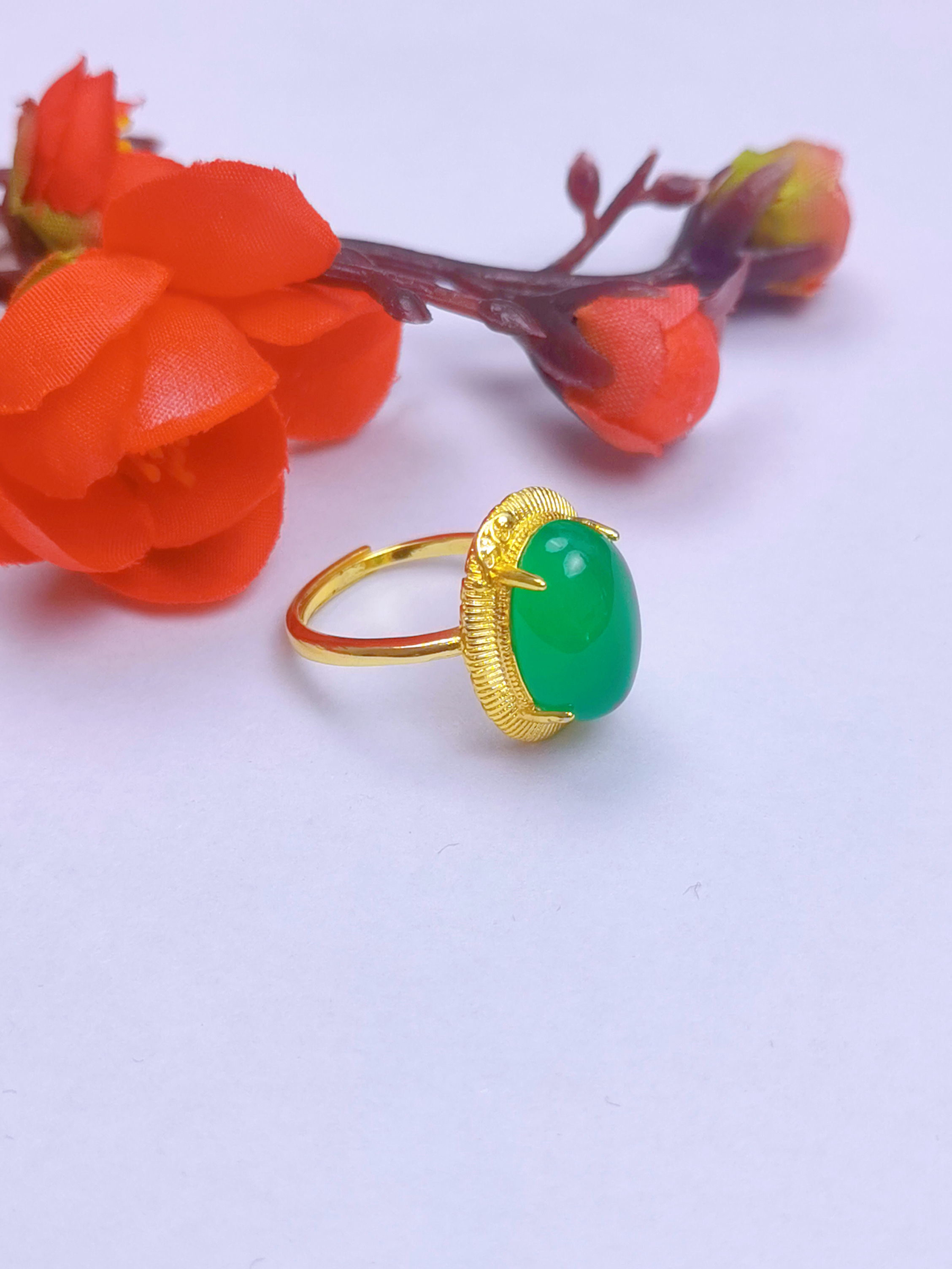 苹果绿女款玉质细腻精致华美