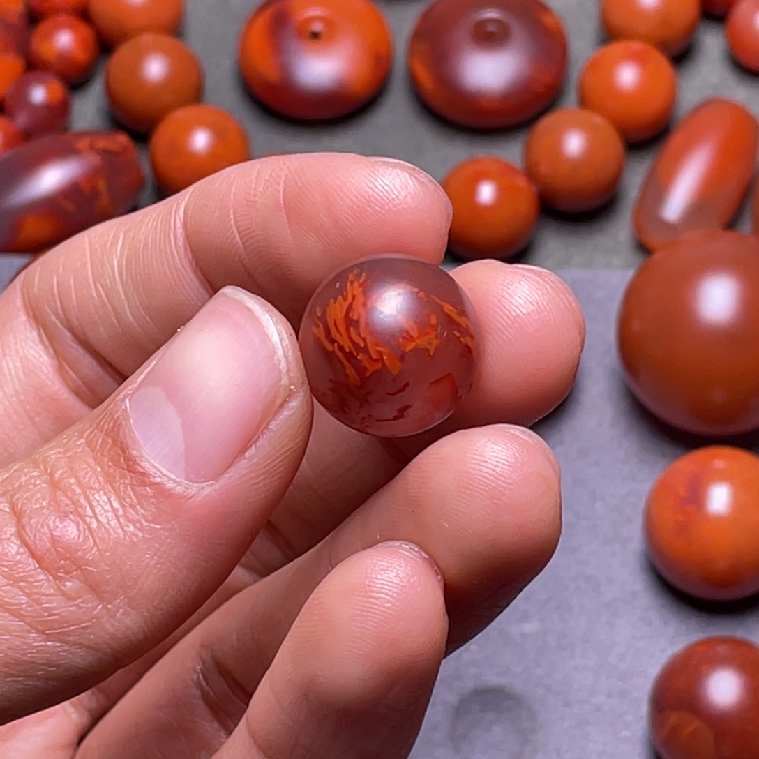 向***新南红玛瑙未镶嵌南红天然原矿南红珠子15毫米
