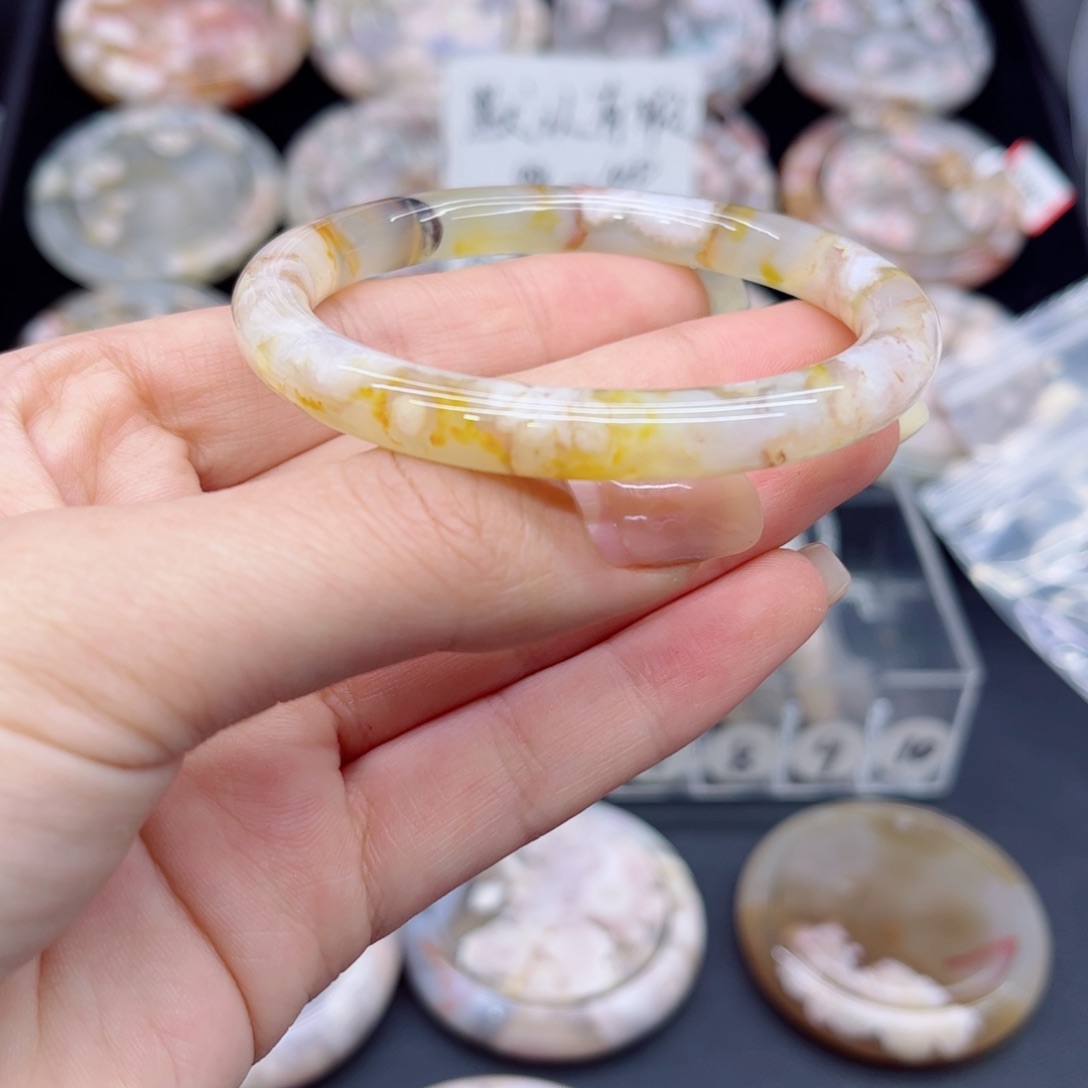 玛瑙/玉髓手镯未镶嵌56