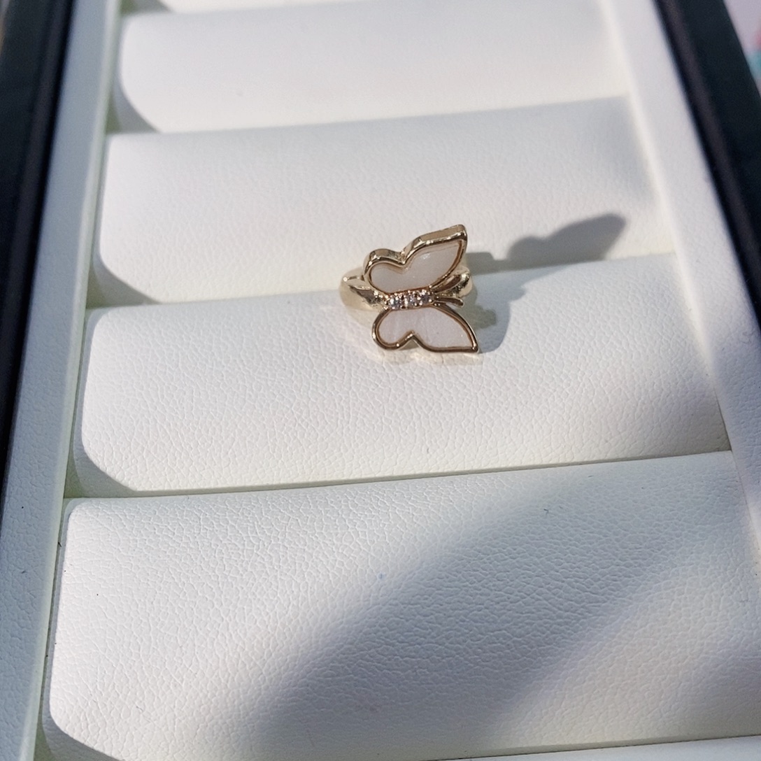 银S925镶嵌耳饰淡水珍珠