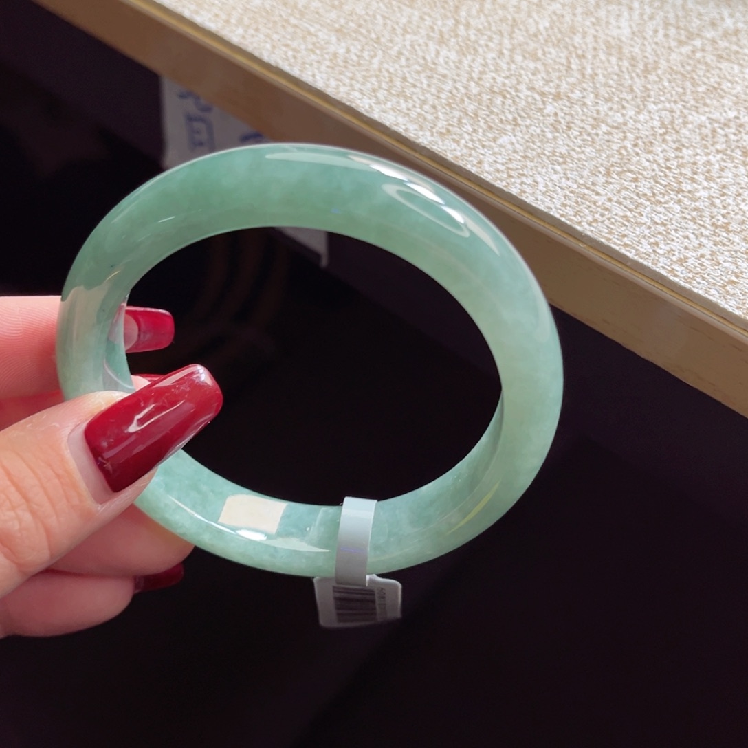 翡翠手镯未镶嵌手镯