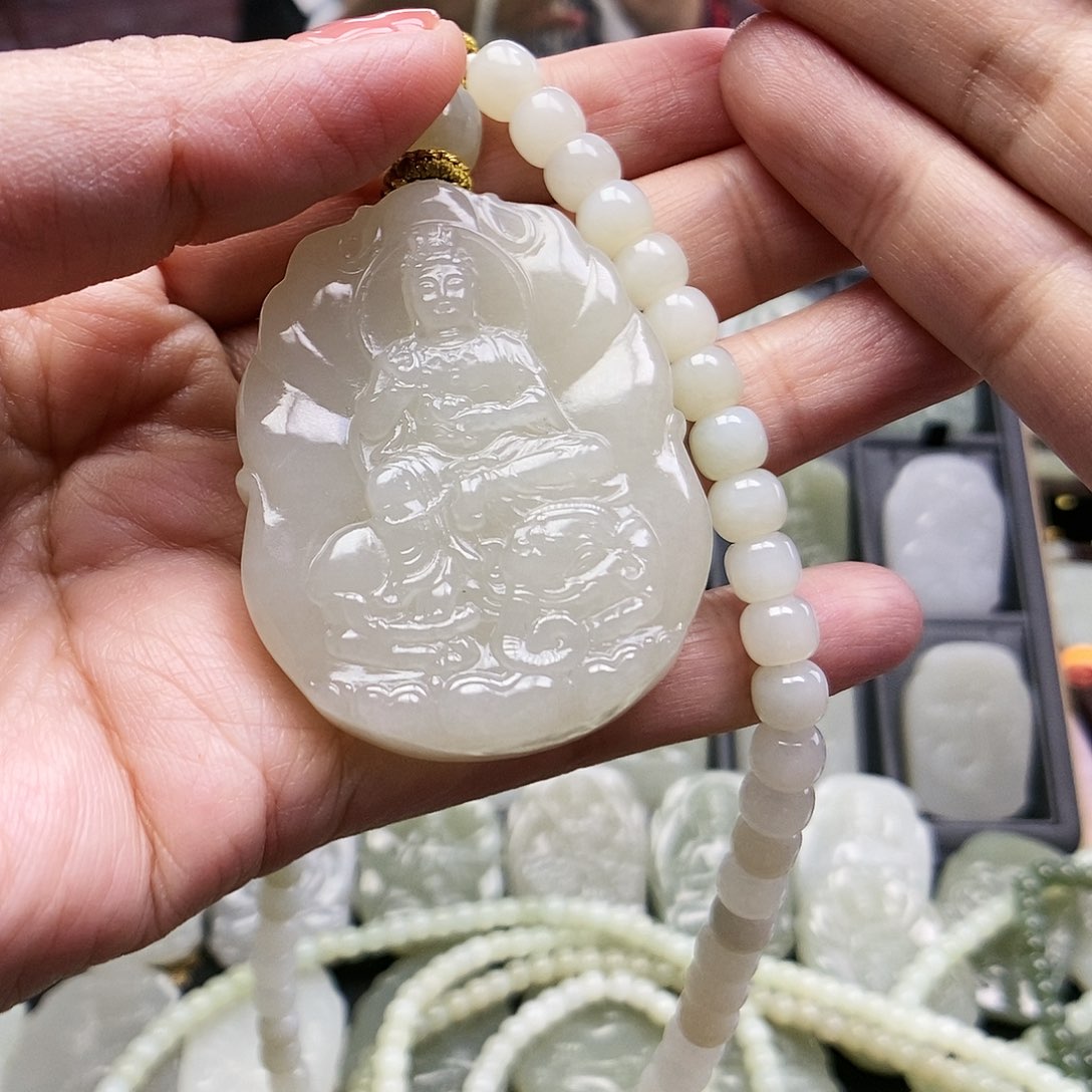 和田玉颈饰未镶嵌半***