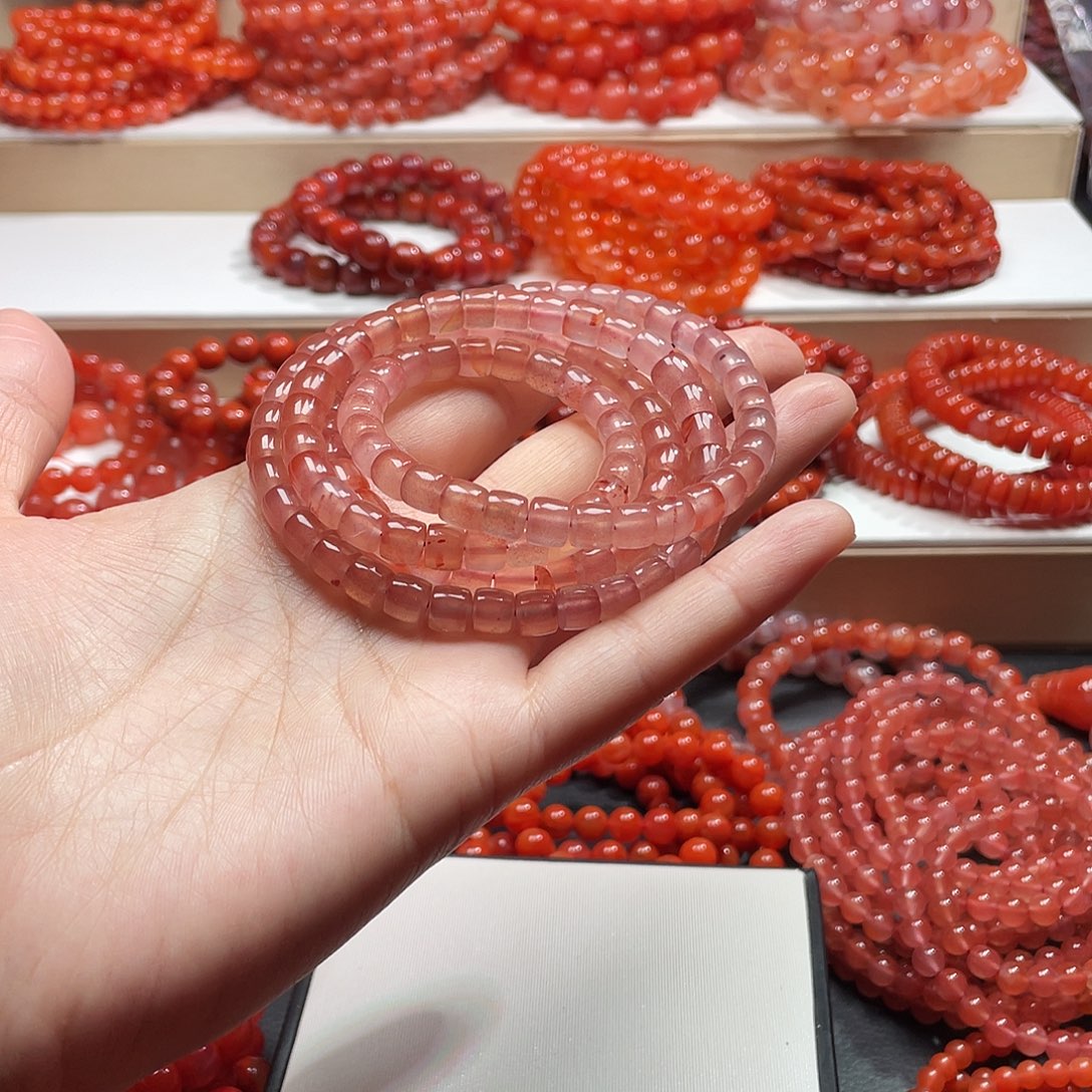 轩***轩南红玛瑙未镶嵌手链