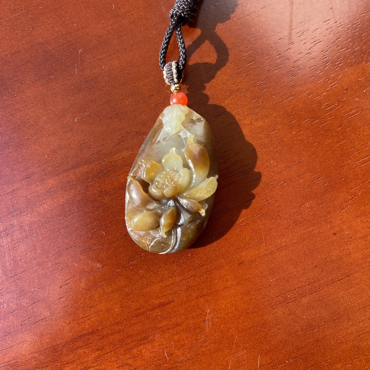 放漏天然和田玉糖玉花开富贵吊坠