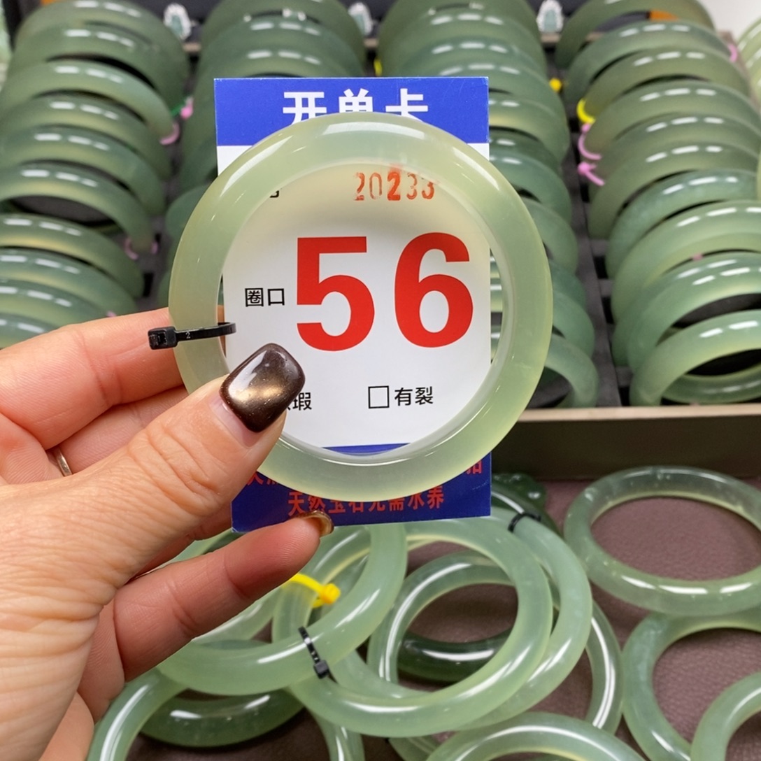 东****蛇纹石玉未镶嵌手镯