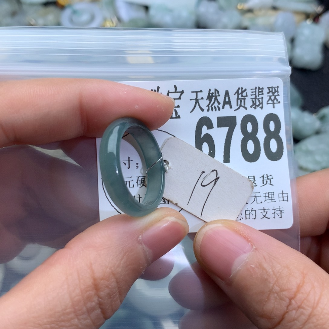 翡翠颈饰未镶嵌6788。