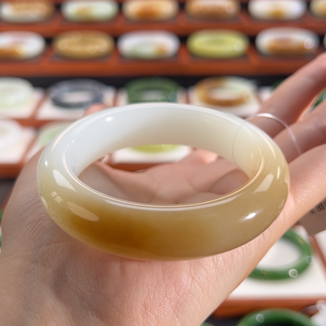 和田玉（糖玉）手镯未镶嵌