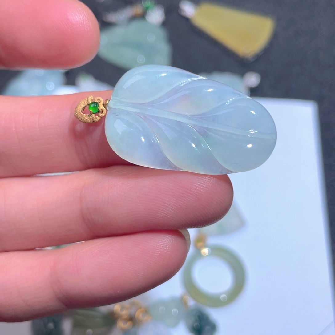 翡翠颈饰18K金镶嵌翡翠