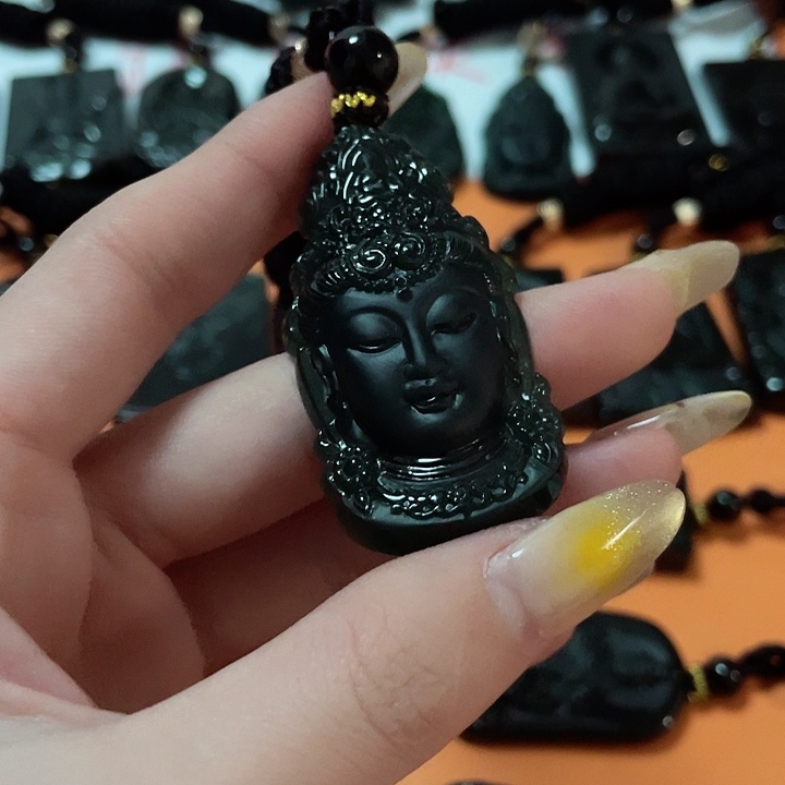 翡翠颈饰未镶嵌金*人