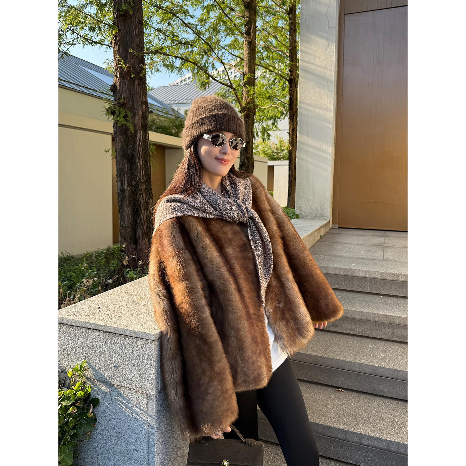 杨小妖松塔拉贡 黑标线双色直毛V领高端皮毛一体皮草外套女冬新款