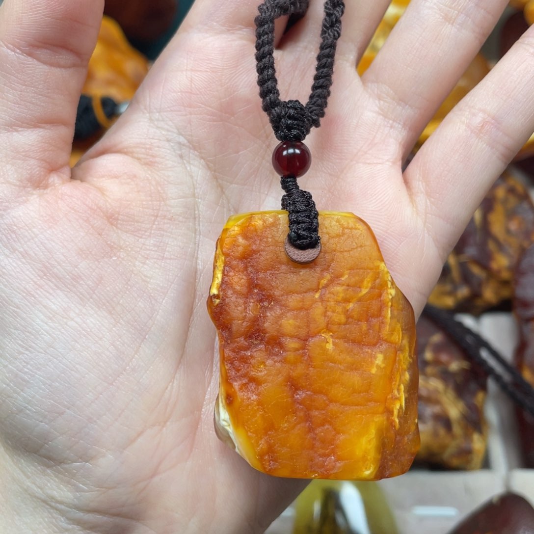 琥珀珠宝奇石未镶嵌