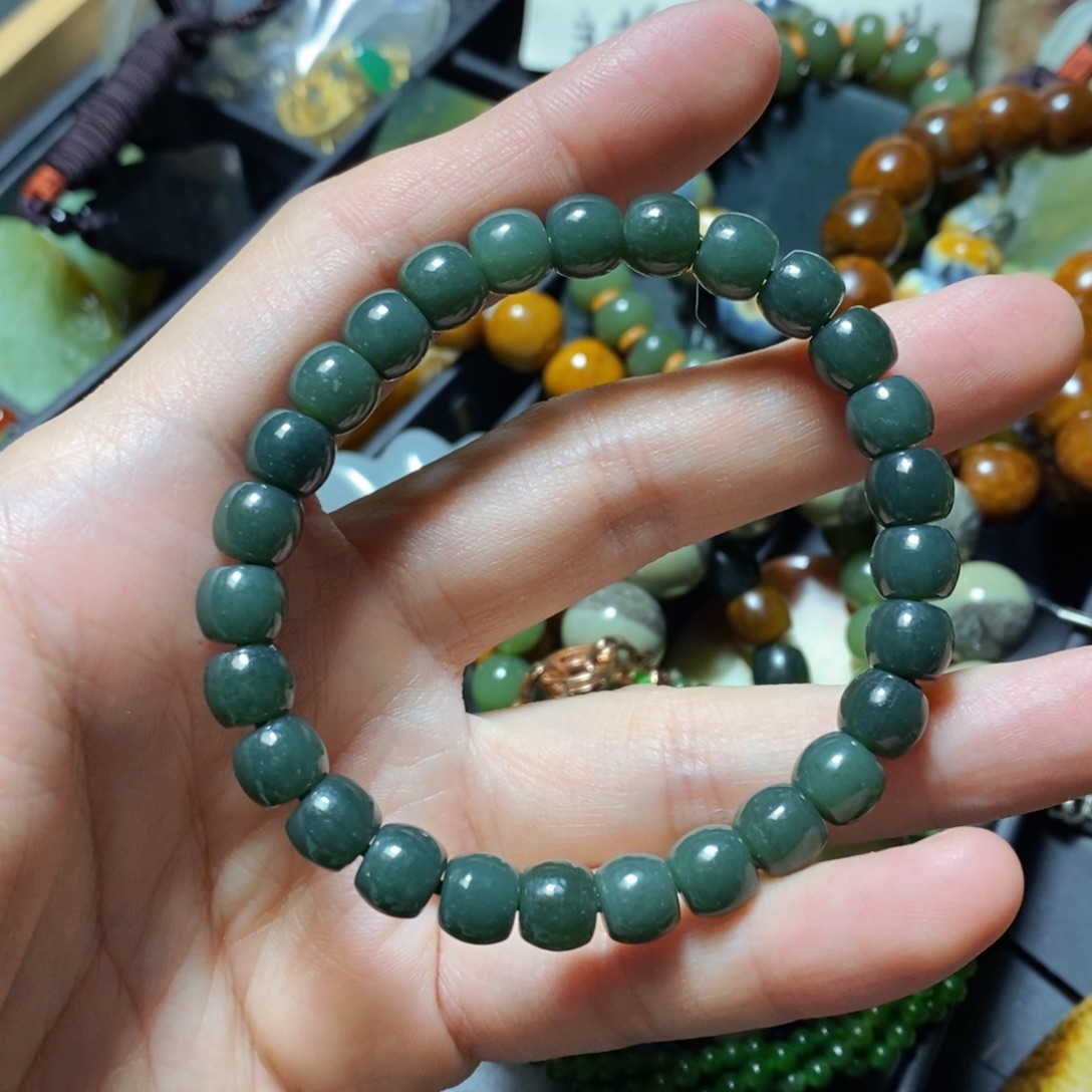 第***感和田玉未镶嵌颈饰