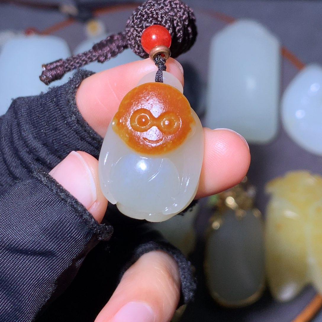 和田玉颈饰未镶嵌在**方