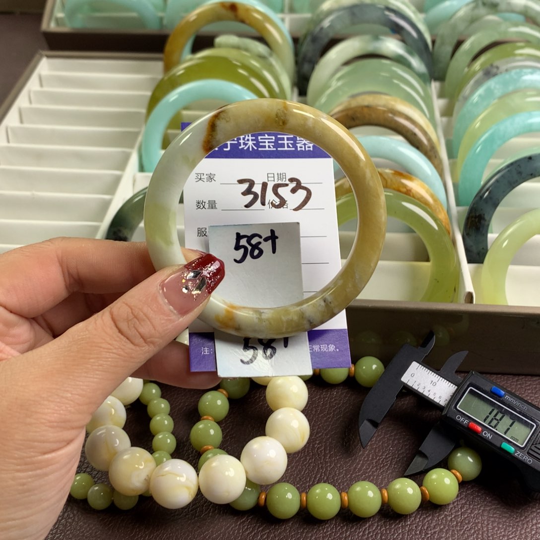 蛇纹石玉手镯未镶嵌3153