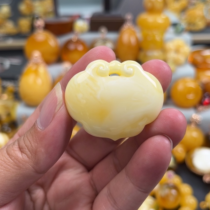 蜜蜡珠宝奇石未镶嵌