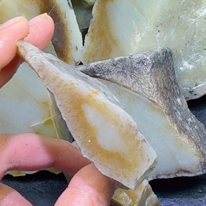 和田玉未镶嵌珠宝半成品