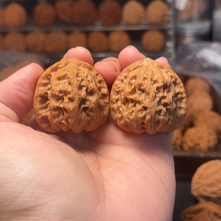 云***鹏1文玩核桃梨木台40-11