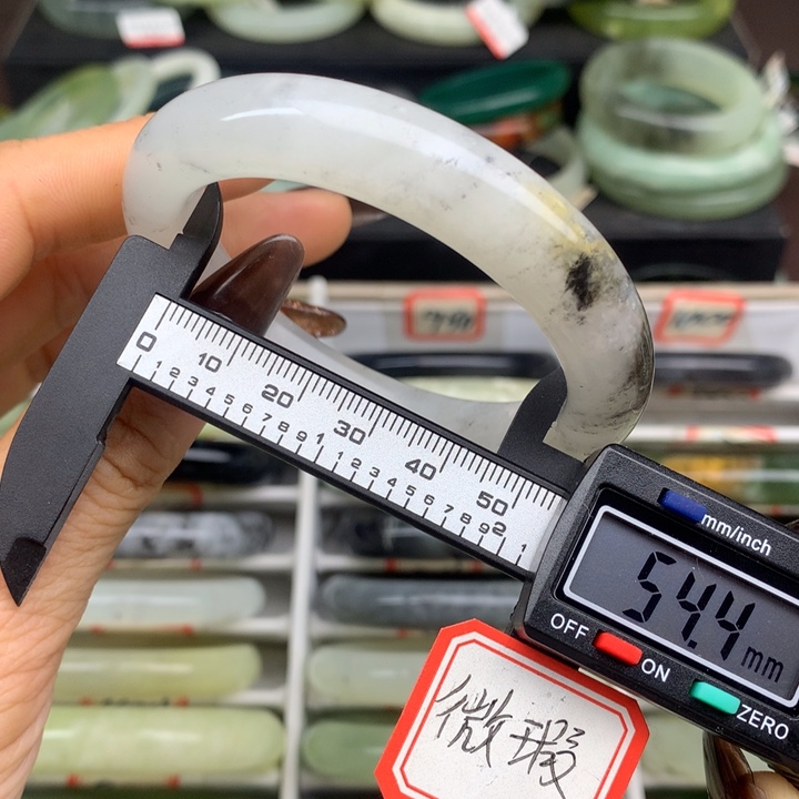 蛇纹石玉未镶嵌手镯999