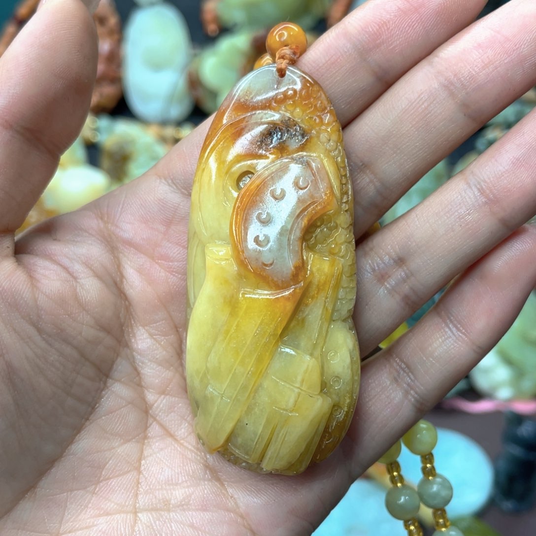 蛇纹石玉颈饰未镶嵌