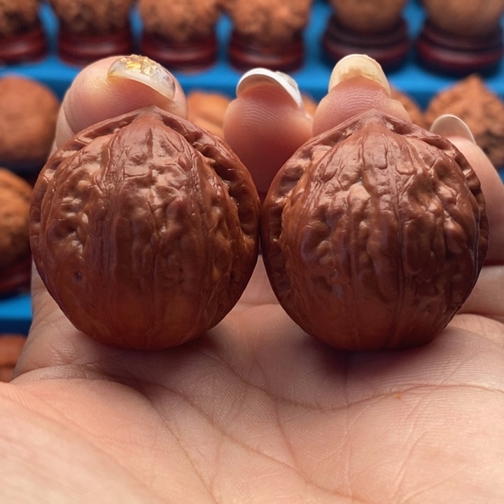核桃精品文玩核桃手捻石虎