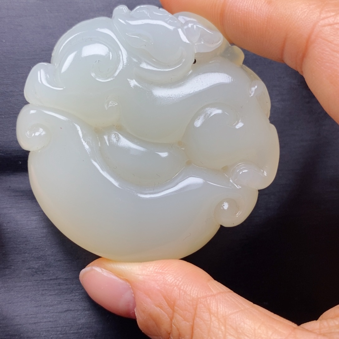 石英质玉（黄龙玉）颈饰未镶嵌