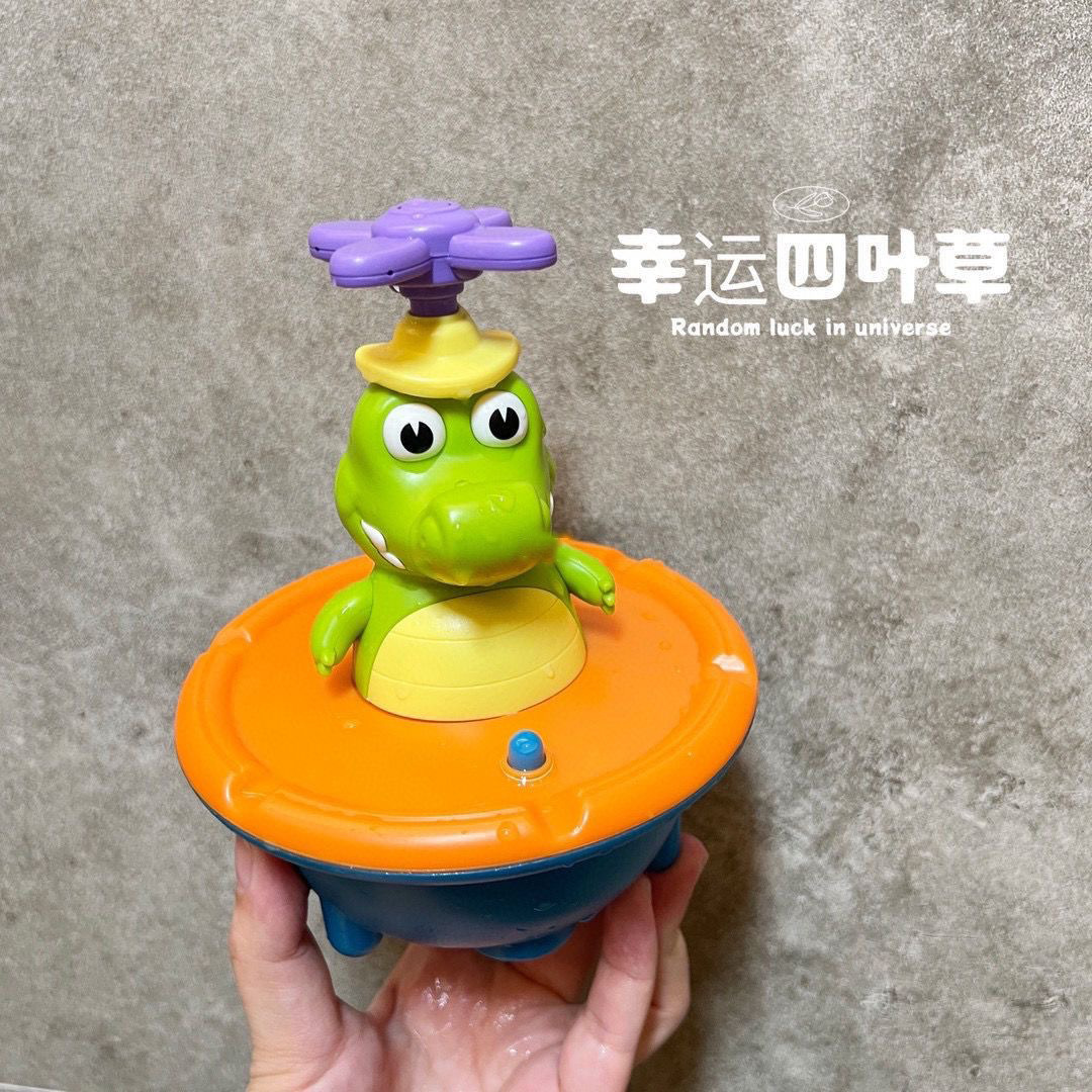 萌趣喷水鳄鱼浴室玩具电动灯光旋转花洒头喷水创意玩具戏水玩具