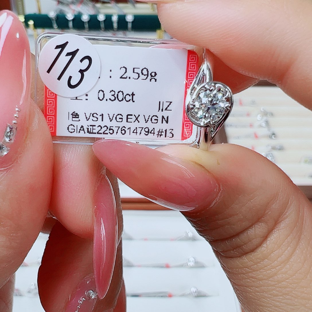 戒指/指环18K金镶嵌钻石